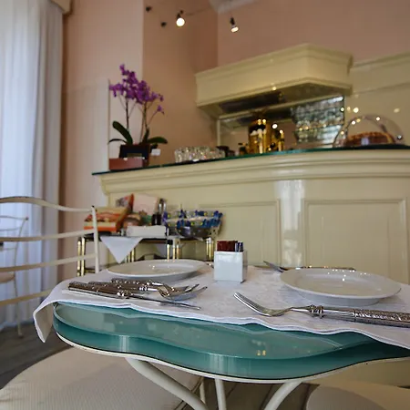 Отель Lilium Boutique